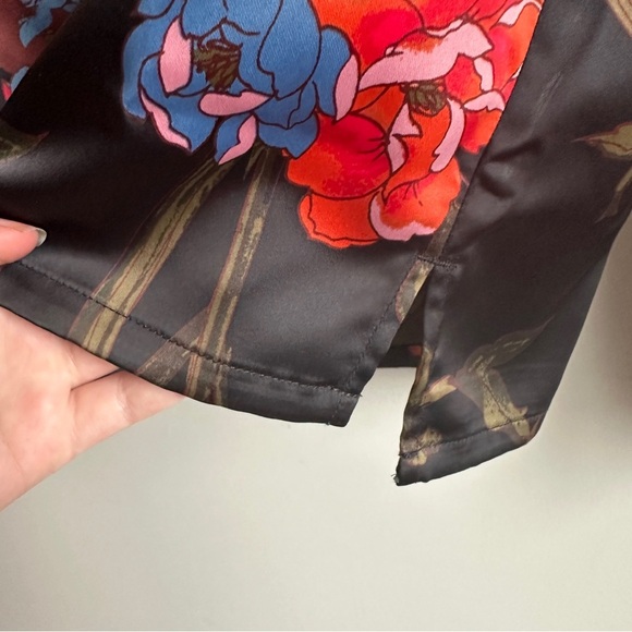 Urban Outfitters Black Floral Button Down Shirt M - Picture 6 of 13